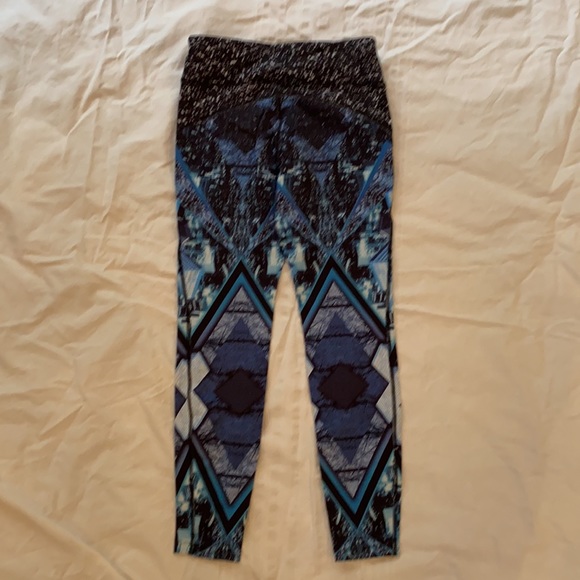Nike blue pattern running leggings size small - Picture 4 of 5